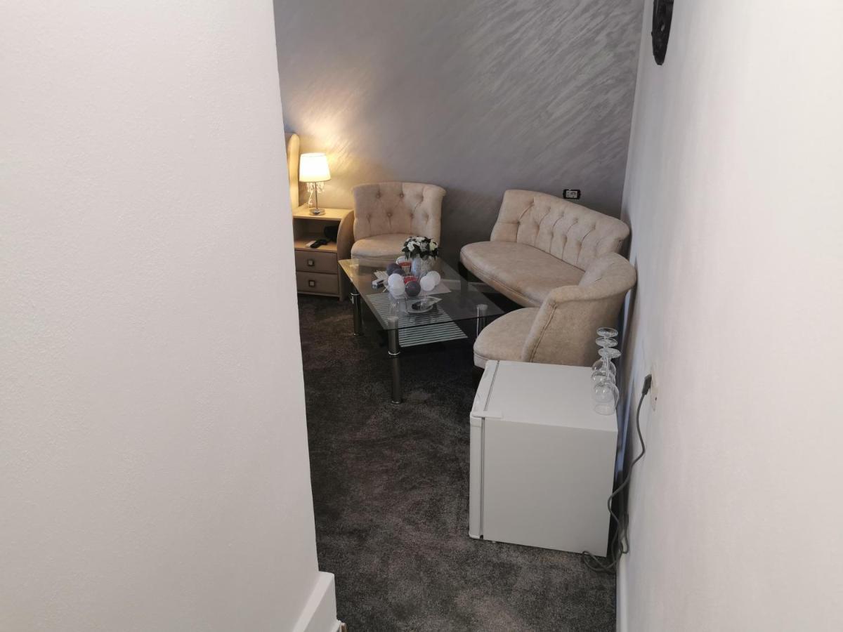 Casa Davison Appartement Târgu Jiu Buitenkant foto